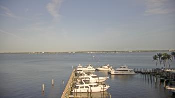 Weather camera view of Pinchers Marina at Edison Ford.