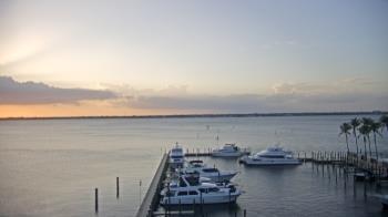 Weather camera view of Pinchers Marina at Edison Ford.