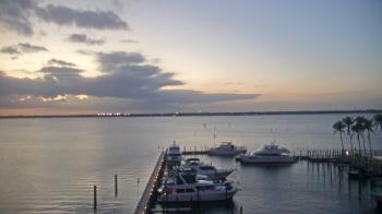 Weather camera view of Pinchers Marina at Edison Ford.