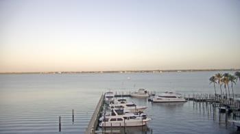 Weather camera view of Pinchers Marina at Edison Ford.