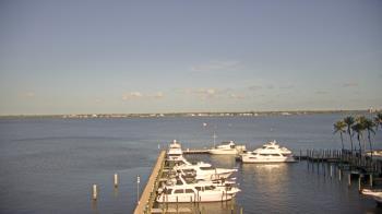 Weather camera view of Pinchers Marina at Edison Ford.
