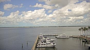 Weather camera view of Pinchers Marina at Edison Ford.