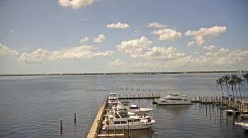 Weather camera view of Pinchers Marina at Edison Ford.
