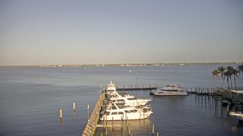 Weather camera view of Pinchers Marina at Edison Ford.