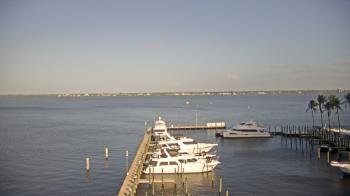 Weather camera view of Pinchers Marina at Edison Ford.