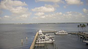 Weather camera view of Pinchers Marina at Edison Ford.