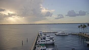 Weather camera view of Pinchers Marina at Edison Ford.