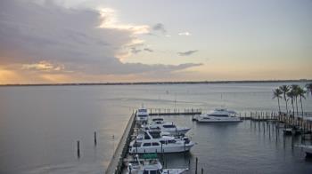 Weather camera view of Pinchers Marina at Edison Ford.