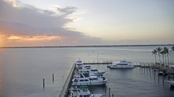 Weather camera view of Pinchers Marina at Edison Ford.