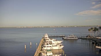 Weather camera view of Pinchers Marina at Edison Ford.