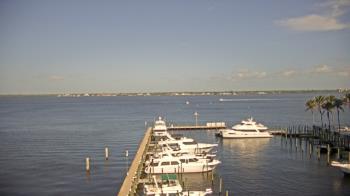 Weather camera view of Pinchers Marina at Edison Ford.