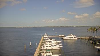 Weather camera view of Pinchers Marina at Edison Ford.