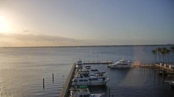 Weather camera view of Pinchers Marina at Edison Ford.