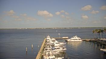 Weather camera view of Pinchers Marina at Edison Ford.