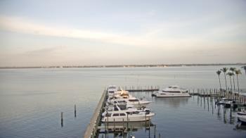 Weather camera view of Pinchers Marina at Edison Ford.