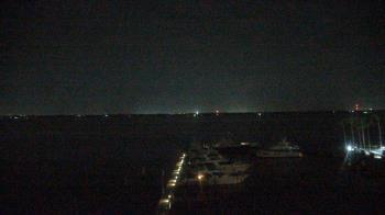Weather camera view of Pinchers Marina at Edison Ford.