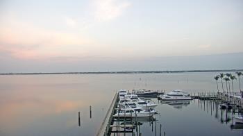 Weather camera view of Pinchers Marina at Edison Ford.