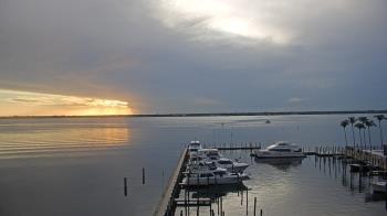 Weather camera view of Pinchers Marina at Edison Ford.