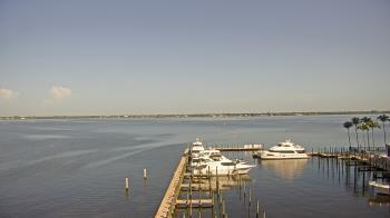 Weather camera view of Pinchers Marina at Edison Ford.