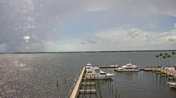 Weather camera view of Pinchers Marina at Edison Ford.