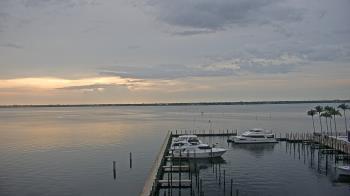 Weather camera view of Pinchers Marina at Edison Ford.