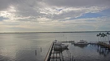 Weather camera view of Pinchers Marina at Edison Ford.