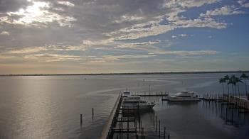 Weather camera view of Pinchers Marina at Edison Ford.