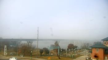 Weather camera view of Miss Lauras.