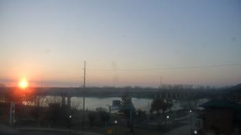 Weather camera view of Miss Lauras.