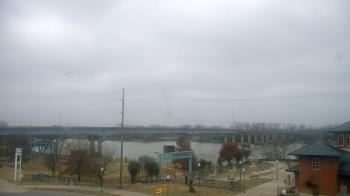 Weather camera view of Miss Lauras.