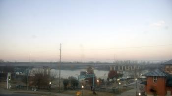 Weather camera view of Miss Lauras.