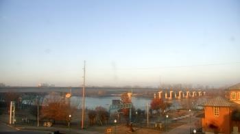 Weather camera view of Miss Lauras.