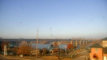 Weather camera view of Miss Lauras.