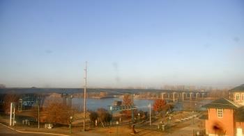 Weather camera view of Miss Lauras.