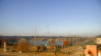 Weather camera view of Miss Lauras.