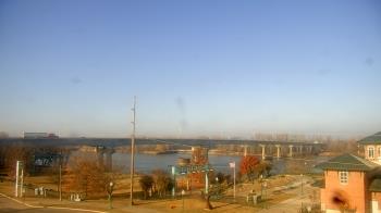 Weather camera view of Miss Lauras.