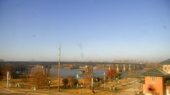 Weather camera view of Miss Lauras.