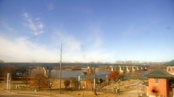 Weather camera view of Miss Lauras.