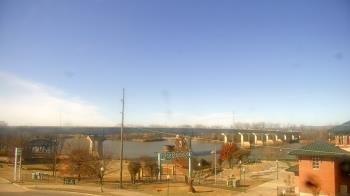 Weather camera view of Miss Lauras.