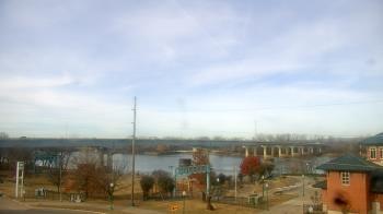 Weather camera view of Miss Lauras.