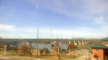 Weather camera view of Miss Lauras.