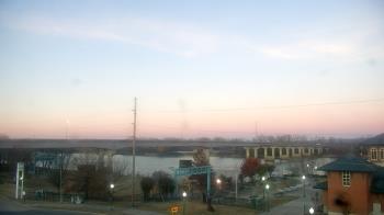 Weather camera view of Miss Lauras.