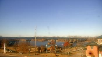 Weather camera view of Miss Lauras.