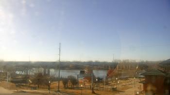 Weather camera view of Miss Lauras.