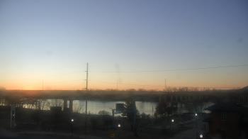 Weather camera view of Miss Lauras.