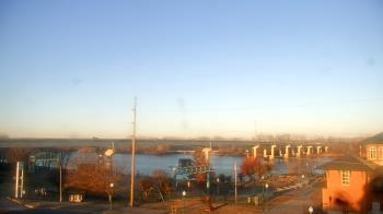 Weather camera view of Miss Lauras.