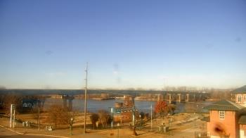 Weather camera view of Miss Lauras.