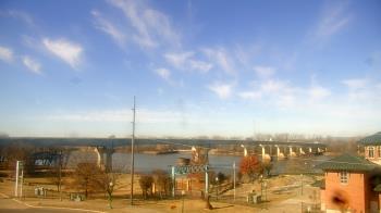 Weather camera view of Miss Lauras.