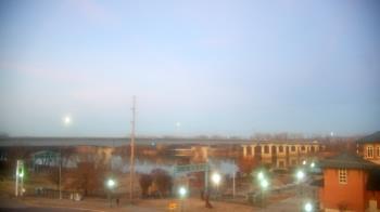 Weather camera view of Miss Lauras.