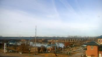 Weather camera view of Miss Lauras.